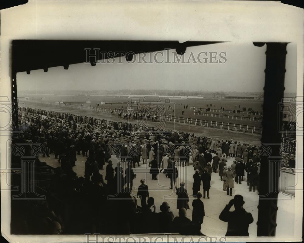 1928 Press Photo Aqueduct track in NY first race of United Hunt season - Historic Images