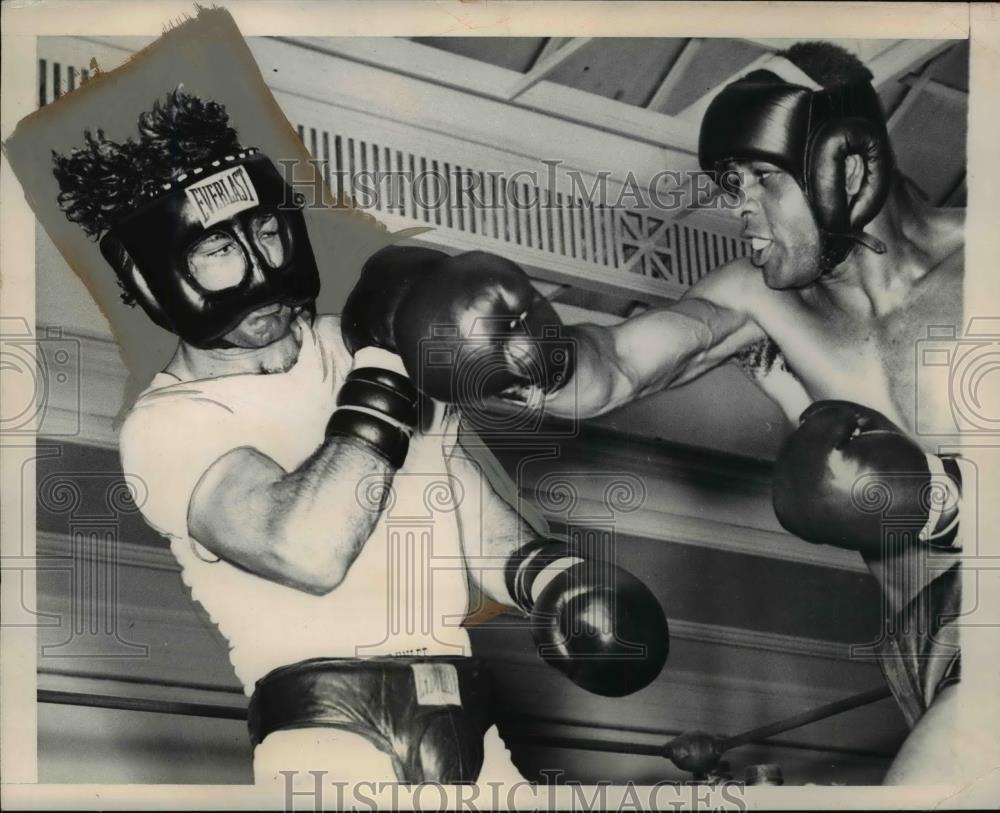 1949 Press Photo Boxer Pat Valentino, John Donnelly for bout vs Ezzard Charles - Historic Images