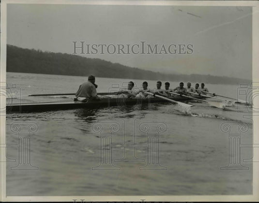 1936 Press Photo Columbia varsity crew at practice at Poughkeepsie NY - Historic Images