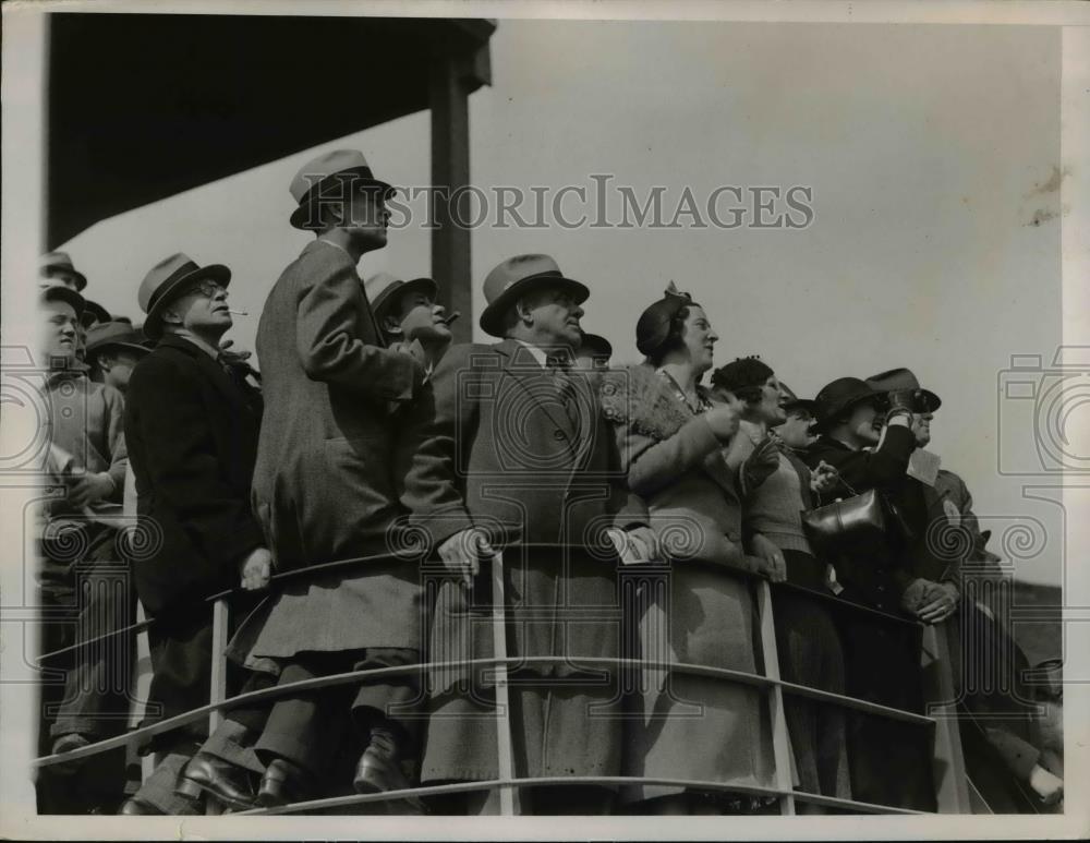 1937 Press Photo Jamaica track NY crowds as Gee Gees wins the race - net21191 - Historic Images