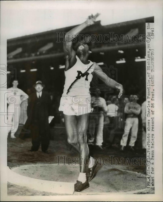 1948 Press Photo Charles Ponville of Michigan shot puts at Penn Relays - Historic Images