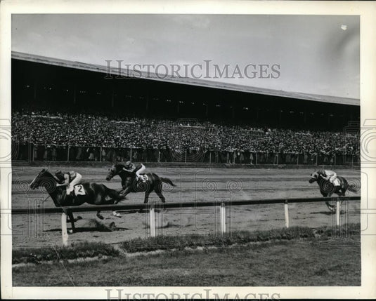 1941 Press Photo Lou O'Neill wins first race of day at Jamaica race track, NY - Historic Images