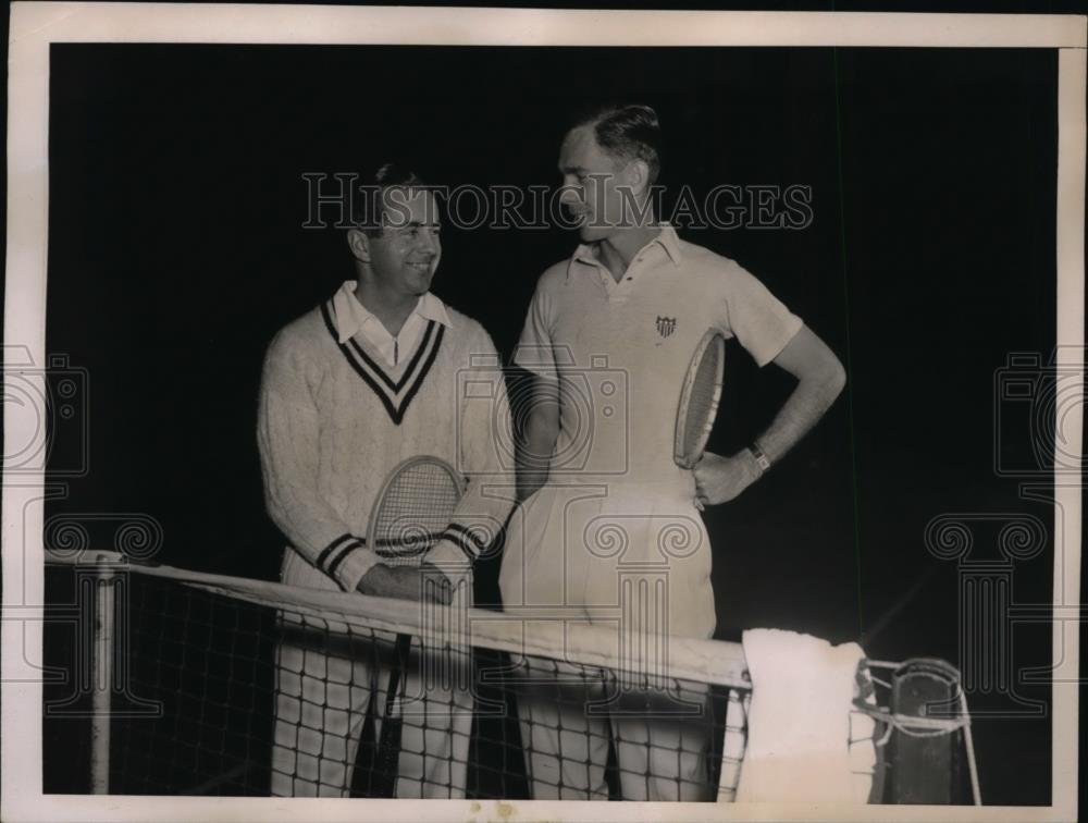 1937 Press Photo Ellsworth Vines pictured with Gregory Mangin on tennis court - Historic Images