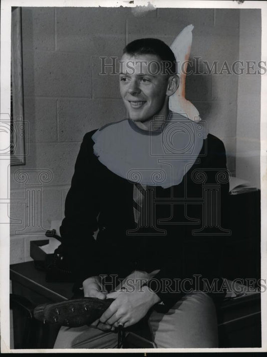 1953 Press Photo Ed Hinko John Carroll track star as a sophmore - net22092 - Historic Images