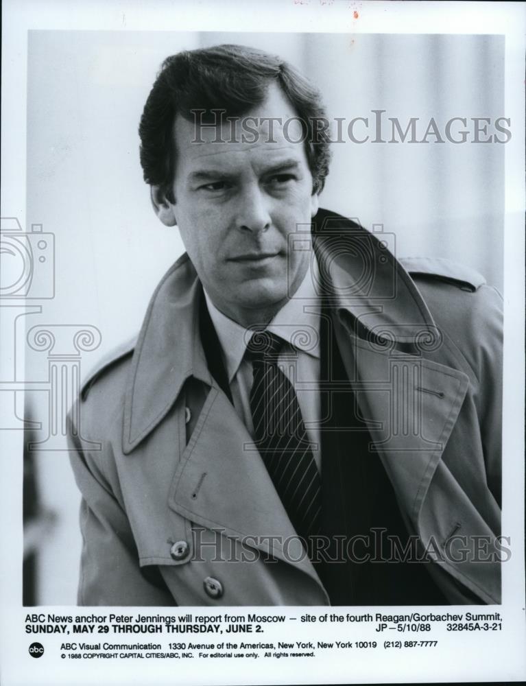 1988 Press Photo ABC News anchor Peter Jennings reports from Moscow. - spp01967 - Historic Images