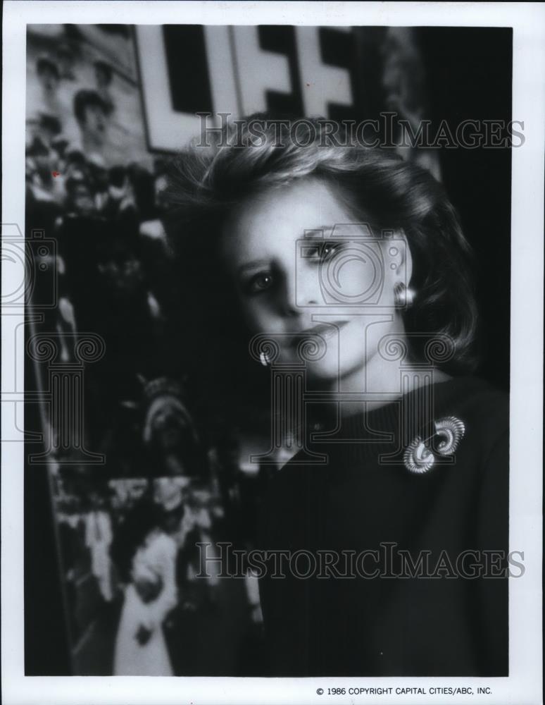 1986 Press Photo Barbara Walters hosts the ABC News LIFE Magazine special. - Historic Images