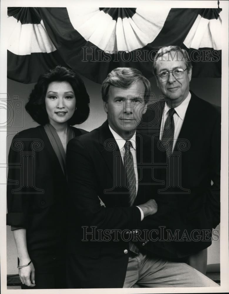 1988 Press Photo Tom Brokaw, John Chancellor and Connie Chung anchor Decision 88 - Historic Images