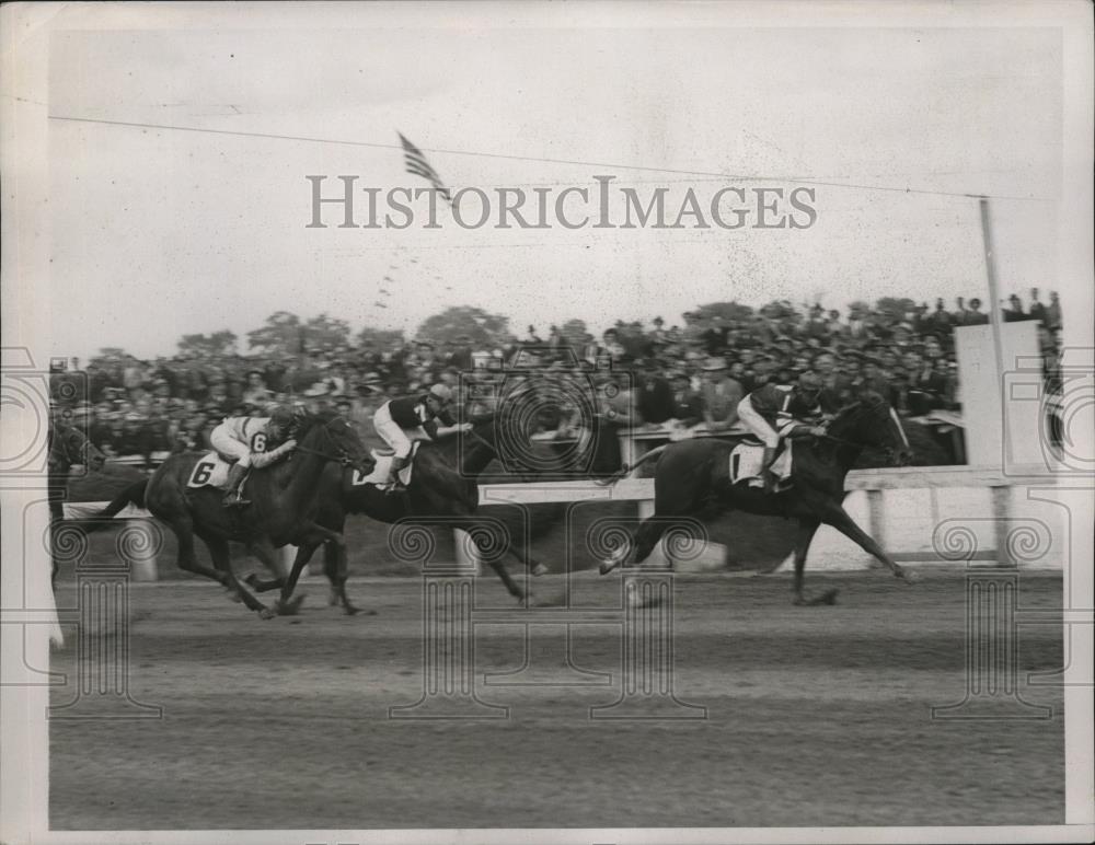 1937 Press Photo Waugh Pop wins fourth race of the day at Pimlico in Baltimore - Historic Images