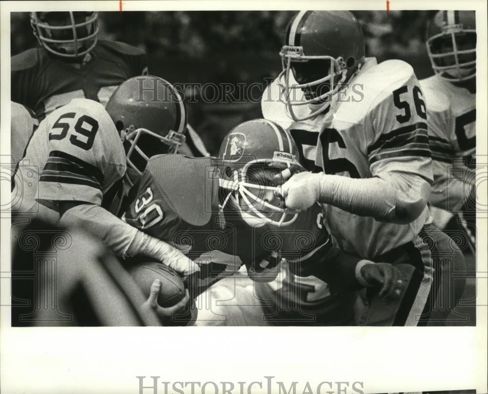 1980 Press Photo Jim Jensen gets face-masked by R.L. Jackson. - cvb76328 - Historic Images