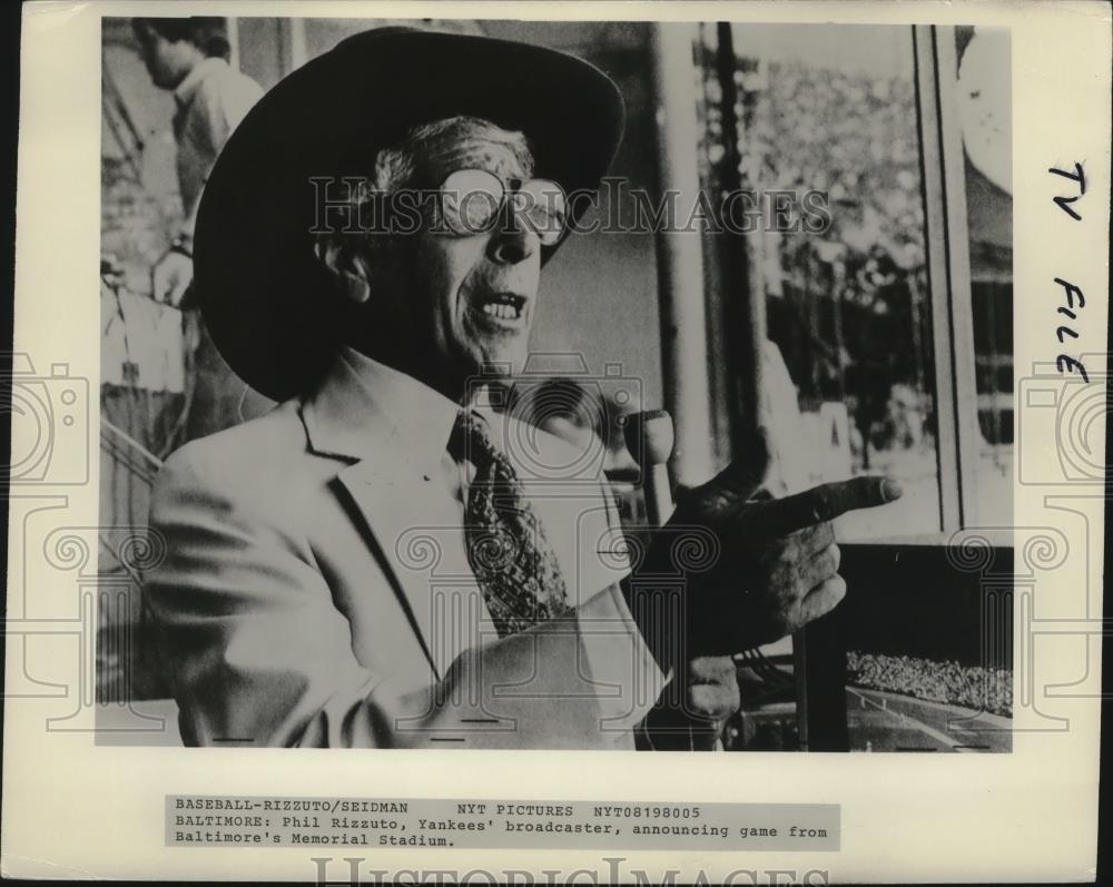 Press Photo Phil Rizzuto, Yankees&#39; broadcaster, announces game from Baltimore. - Historic Images