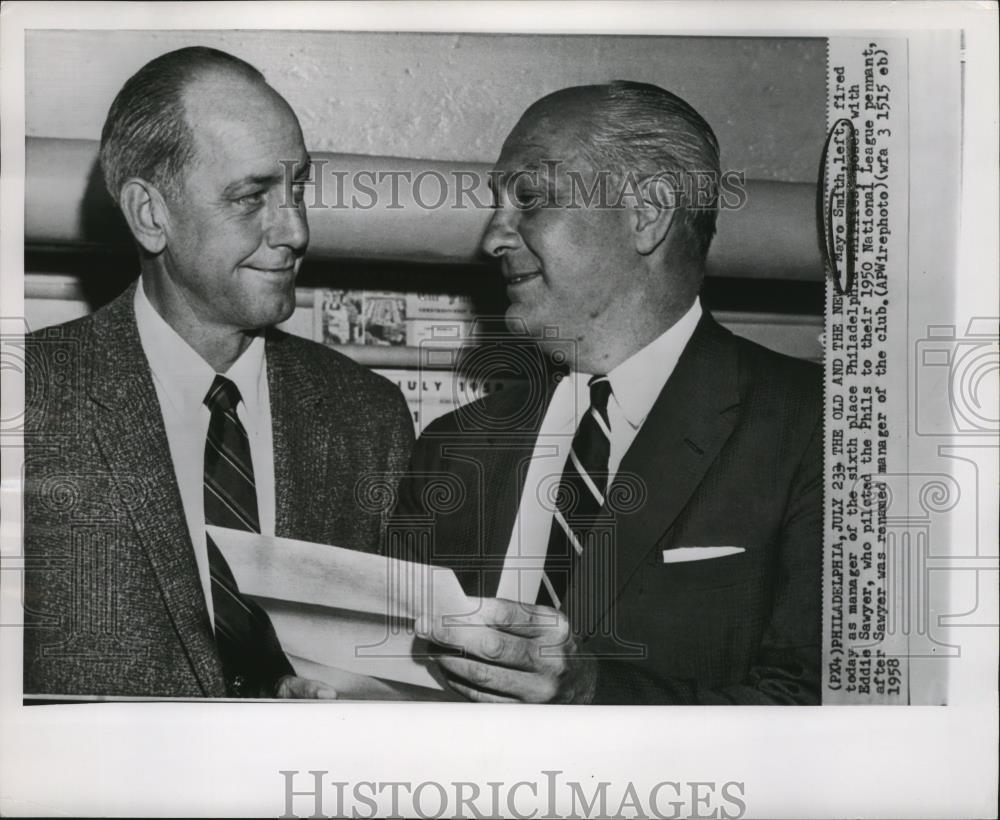 1958 Press Photo Mayo Smith poses with Eddie Sawyer after Smith was fired. - Historic Images