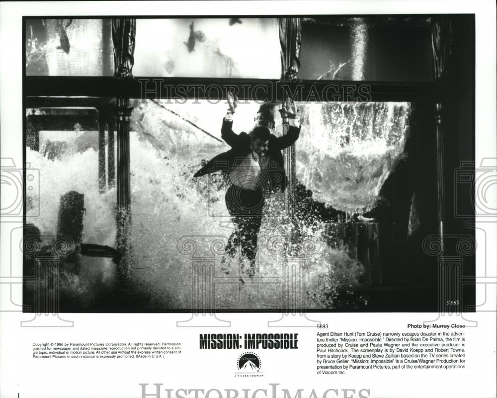 1996 Press Photo Tom Cruise escapes disaster in thriller "Mission: Impossible." - Historic Images