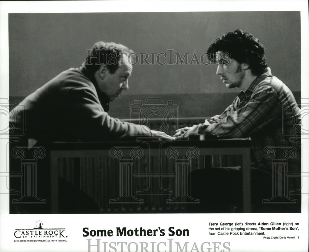 1996 Press Photo Terry George directs Aidan Gillen in &quot;Some Mother&#39;s Son&quot;. - Historic Images