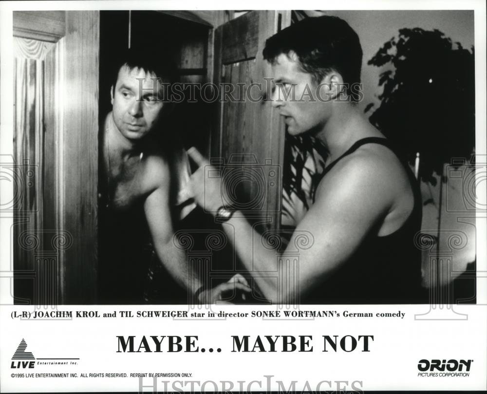 1995 Press Photo Joachim Krol and Til Schweiger in "Maybe...Maybe Not." - Historic Images