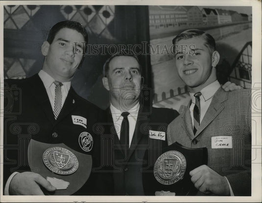 1964 Press Photo Frank Gallagher, John Ray and Jim Grace Receieve Rockne Award - Historic Images