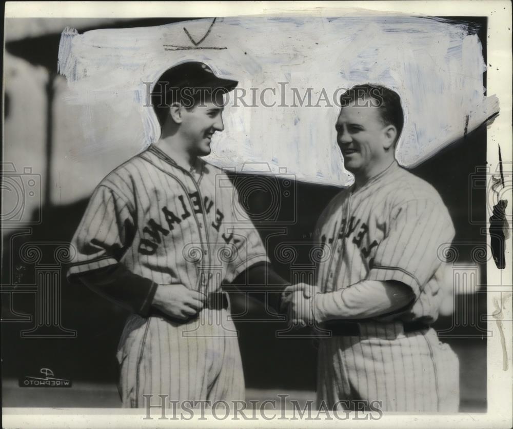 1936 Press Photo Billy Sullivan Shakes Hands with Teammate - cvb76435 - Historic Images