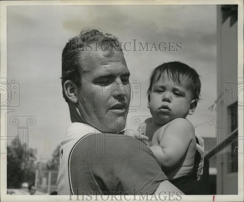 1968 Press Photo Duke Sims, Baseball Player, and Monty, Baby - cvb76439 - Historic Images