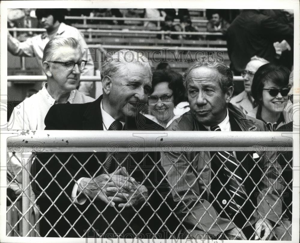 1972 Press Photo Gov. Frank Lausche and Stouffer at Cleveland Indian Opening Day - Historic Images