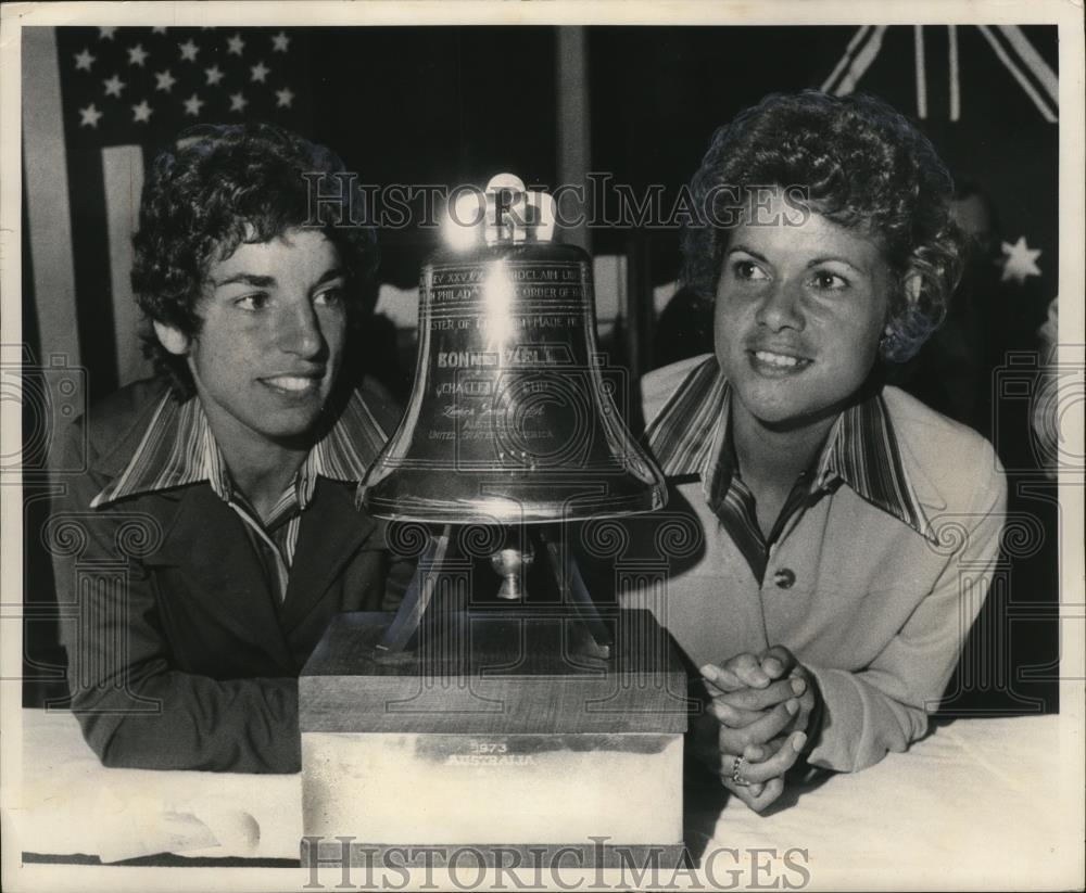 1974 Press Photo Julie Heldman and Evonne Goolagong, Bonnie Ball Cup - cvb76519 - Historic Images