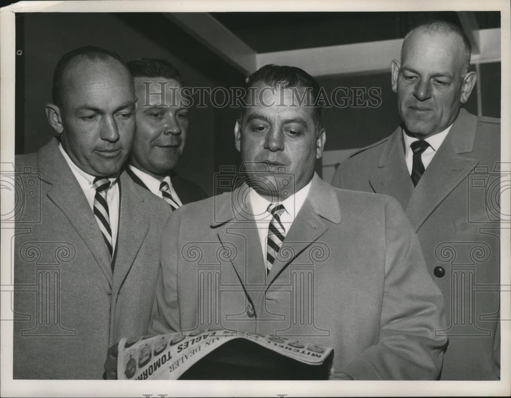 1961 Press Photo Nick Shorich gets news from Plain Dealer reads to others. - Historic Images