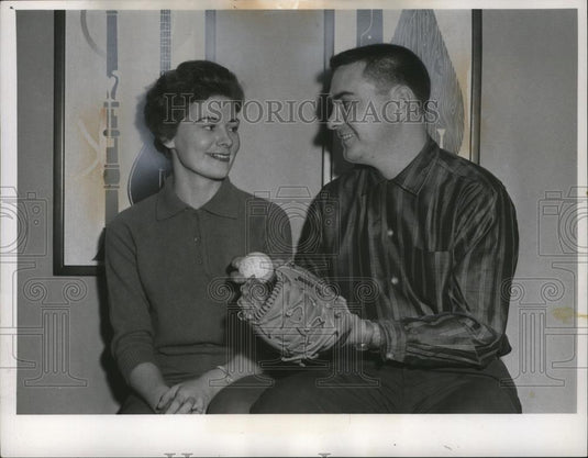 1960 Press Photo Tom McBride shows his wife how he throws a fast ball. - Historic Images