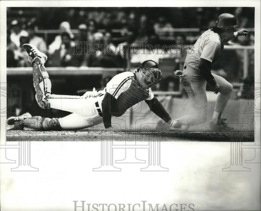 1989 Press Photo Rafael Palmeiro slides past Joel Skinner for the score. - Historic Images