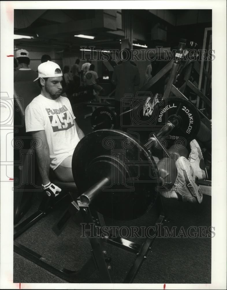 1991 Press Photo Joel Skinner works out in the Rehabilitation Center. - Historic Images
