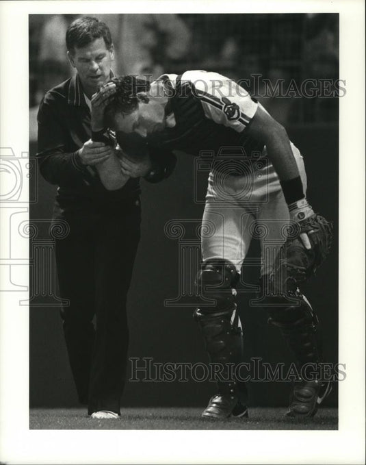 1990 Press Photo Joel Skinner, Indians Catcher, Gets Head Injury - cvb76730 - Historic Images