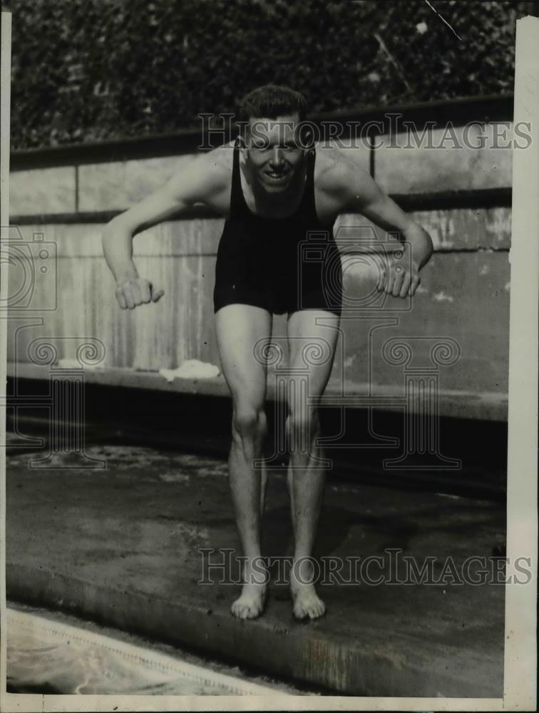 1927 Press Photo Swimmer Carlton Meyer breaks record at South Atlantic swim meet - Historic Images