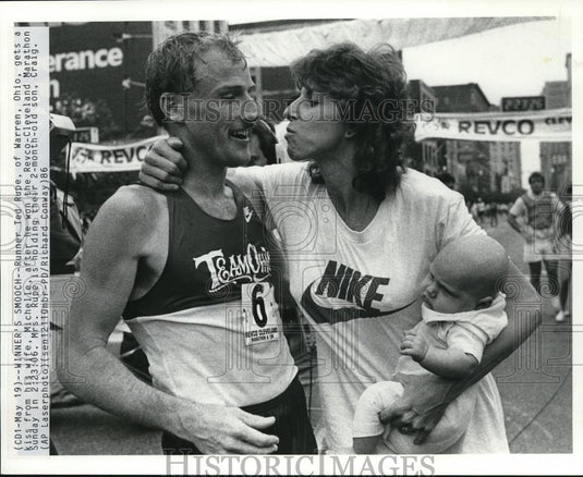 1986 Press Photo Runner Ted Rupe & Wife at Revco-Cleveland Marathon - nef17656 - Historic Images