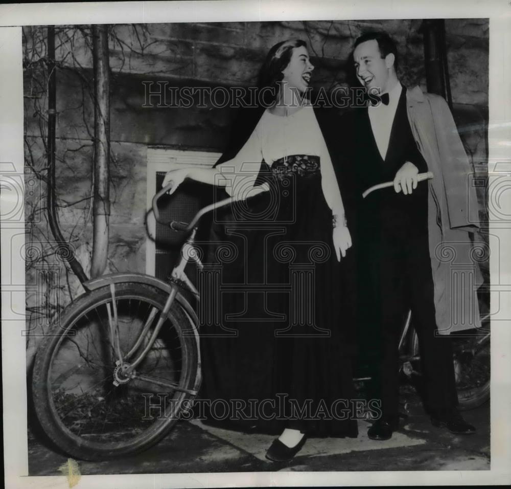 1949 Press Photo Couple on Tandem Bike//Bicycle, Oberlin College, Ohio - Historic Images