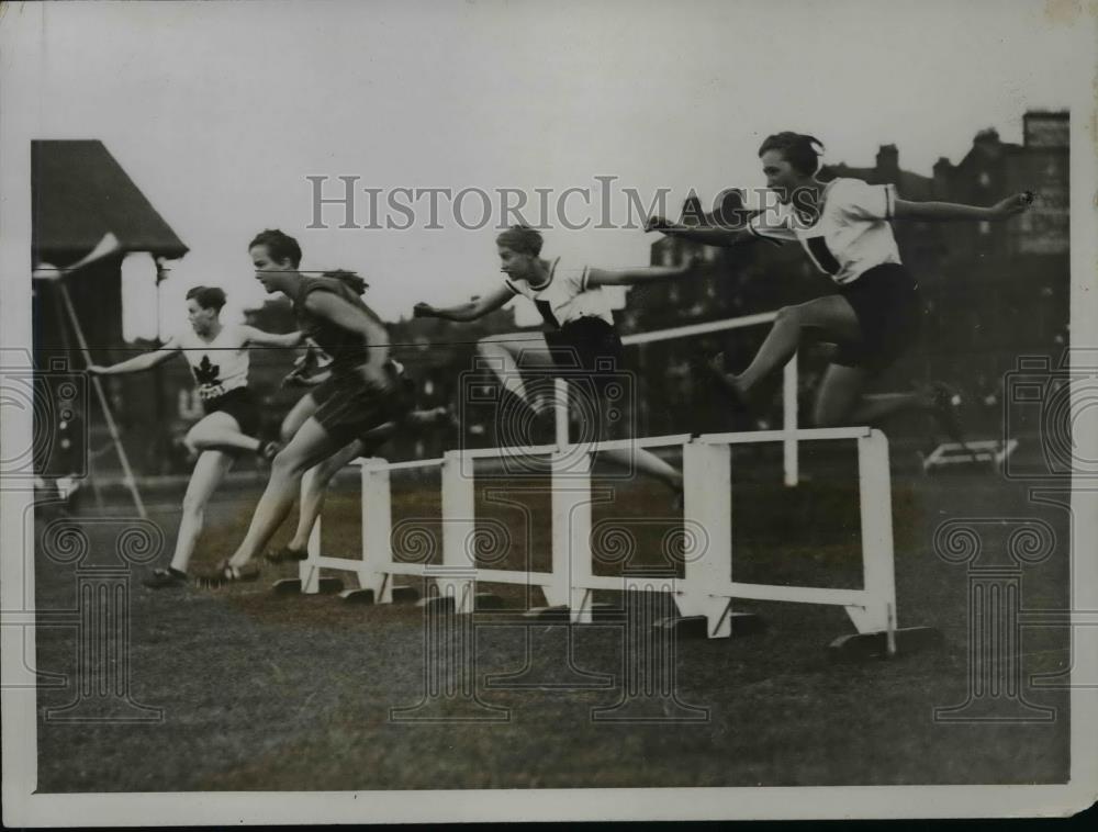 1928 Press Photo 100 yard hurdles won by M Clark at British Empire games - Historic Images