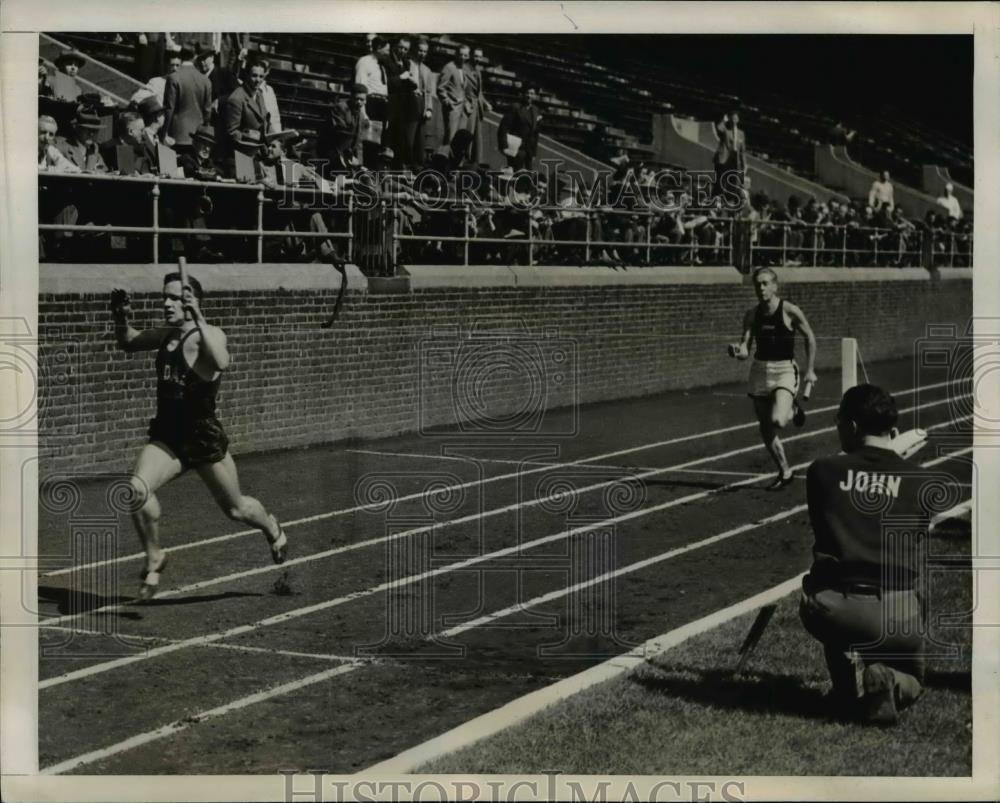 1941 Press Photo Penn Relays LP Cowie of LaSalle wins 1/4 mile race - net23974 - Historic Images