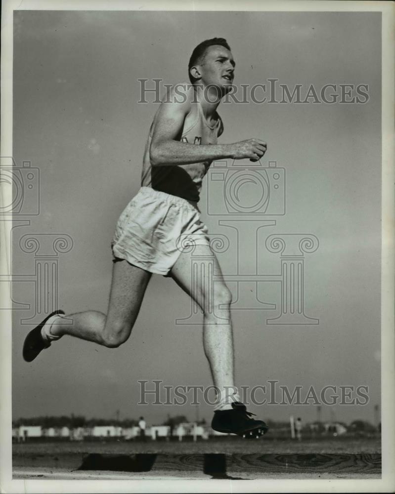 1952 Press Photo San Jose State College track Walt Burnett - net24115 - Historic Images