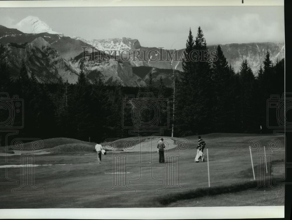 1983 Press Photo Banff golf course is a challenging one and has spectacular view - Historic Images