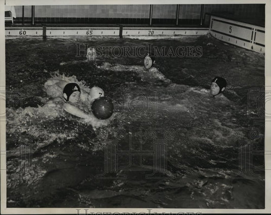 1947 Press Photo New York water polo champs at New York Athletic Club NYC - Historic Images