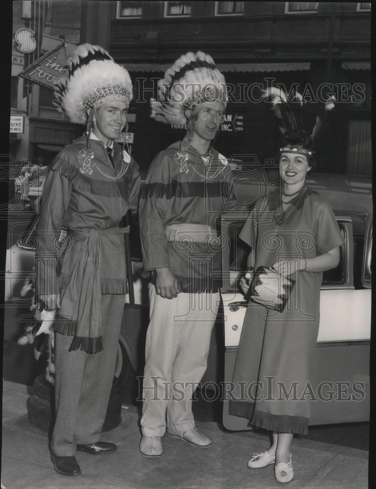 1958 Press Photo Spokane Jaycees in Indian outfits to Seattle - spx07611 - Historic Images