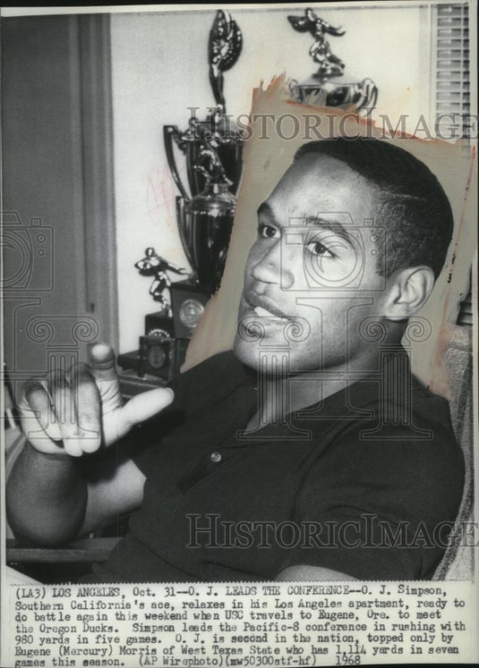 1968 Press Photo O.J. Simpson, Southern California ace, leads with 980 yards - Historic Images