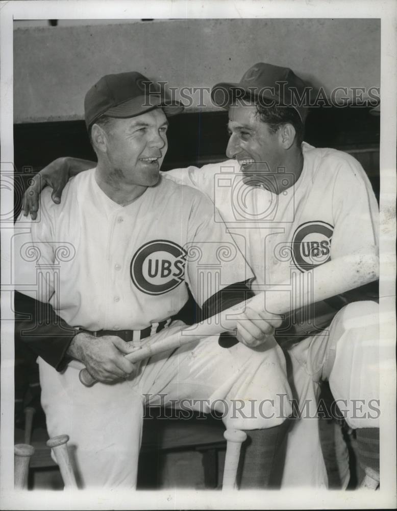 1945 Press Photo Johnny Moore and First Baseman Regino Otero of Chicago Cubs - Historic Images