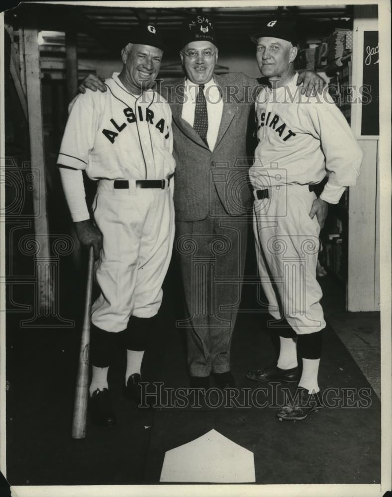 1932 Press Photo Tris Speaker poses with the Al Sirat Grotto team members - Historic Images
