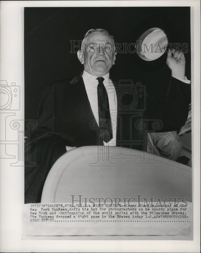 1957 Press Photo Casey Stangle, manager of the New York Yankees en route NY - Historic Images