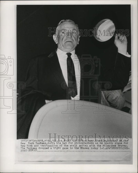 1957 Press Photo Casey Stangle, manager of the New York Yankees en route NY - Historic Images