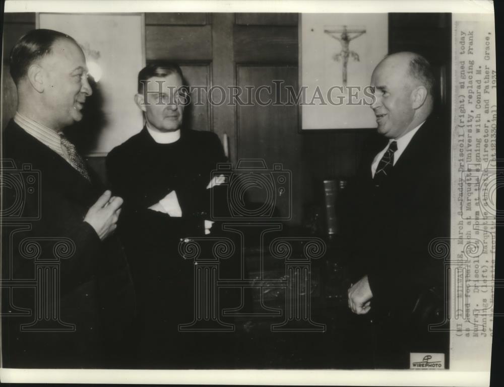 1937 Press Photo Paddy Driscoll signed contract as Marquette head football coach - Historic Images