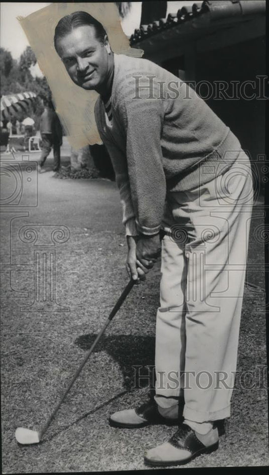 1948 Press Photo Comedian Bob Hope plays golf - cvb77589 - Historic Images