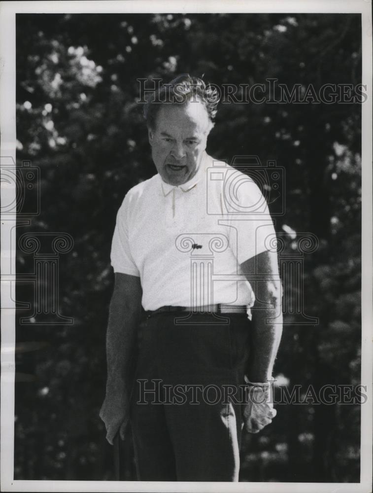 1959 Press Photo Comedian Bob Hope playing golf - cvb77597 - Historic Images