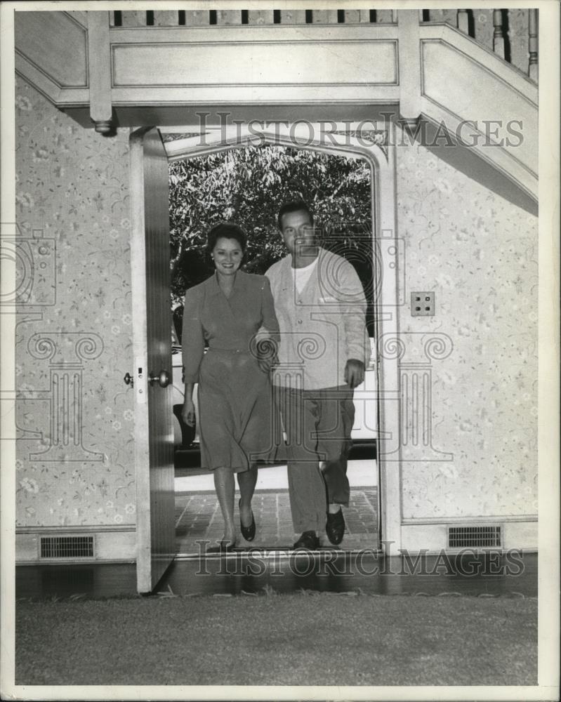 1942 Press Photo Mr &amp; Mrs Bob Hope - cvb77599 - Historic Images