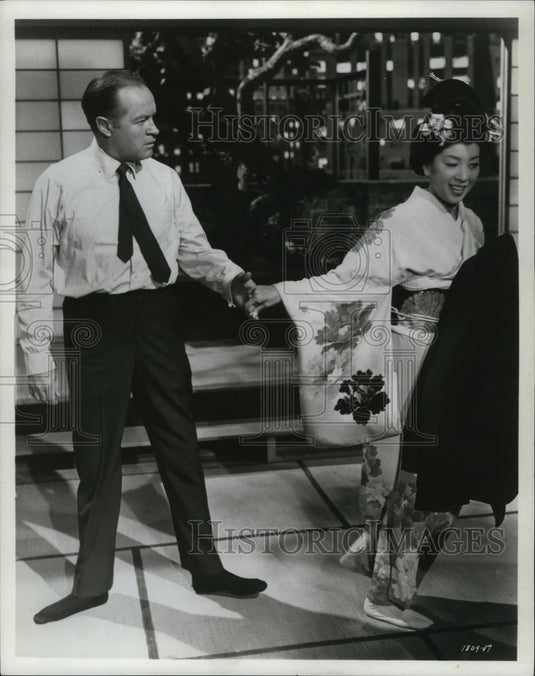 1964 Press Photo Bob Hope & Miiko Taka in A Global Affair - cvb77650 - Historic Images