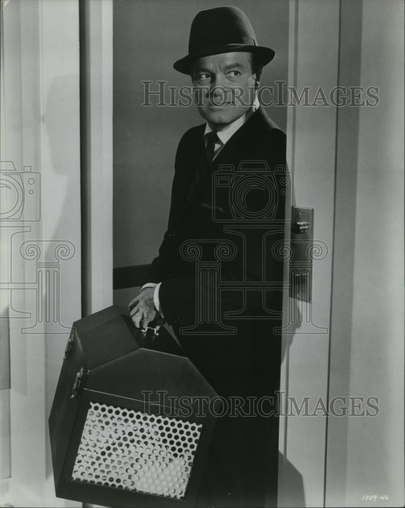 1964 Press Photo Bob Hope in A Global Affair - cvb77654 - Historic Images