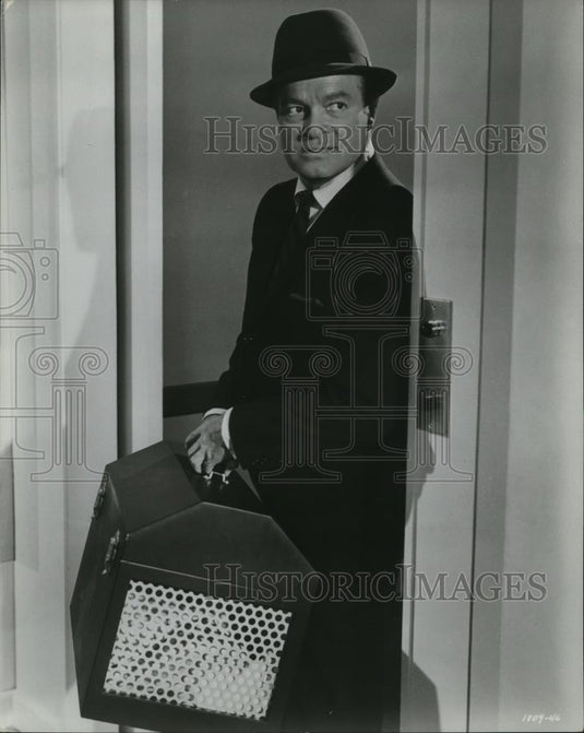 1964 Press Photo Bob Hope in A Global Affair - cvb77654 - Historic Images