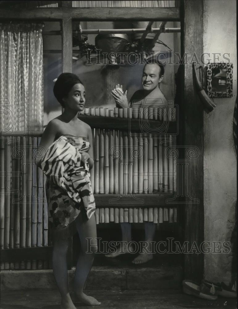 1963 Press Photo Bob Hope comes clean in Call Me Bwana - cvb77709 - Historic Images